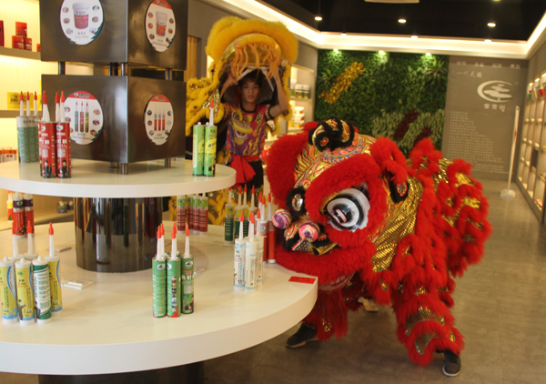 千秋偉業(yè)添錦繡 萬里鵬程展宏圖 —— 常青樹舞獅獻瑞賀新春，歡天喜地迎開工！